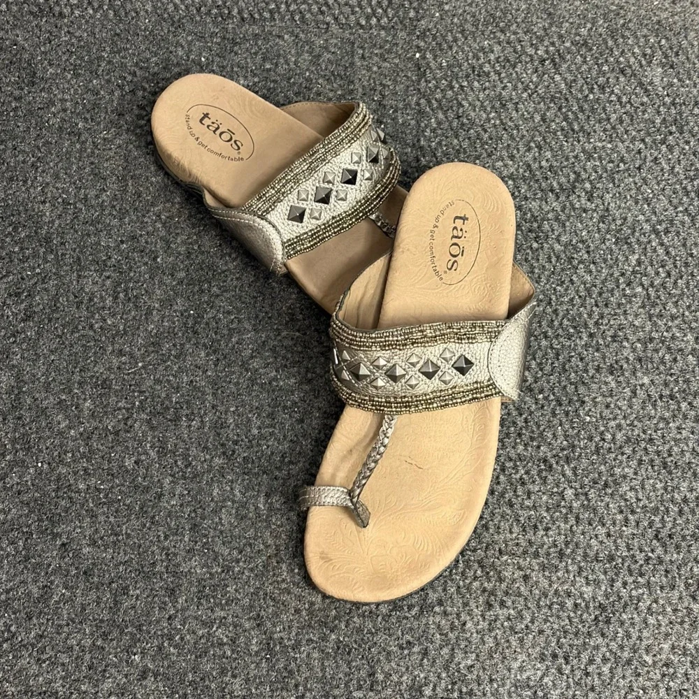 Taos Genie Metallic Leather Studded Beaded Toe Loop Slide Sandals Womens 10